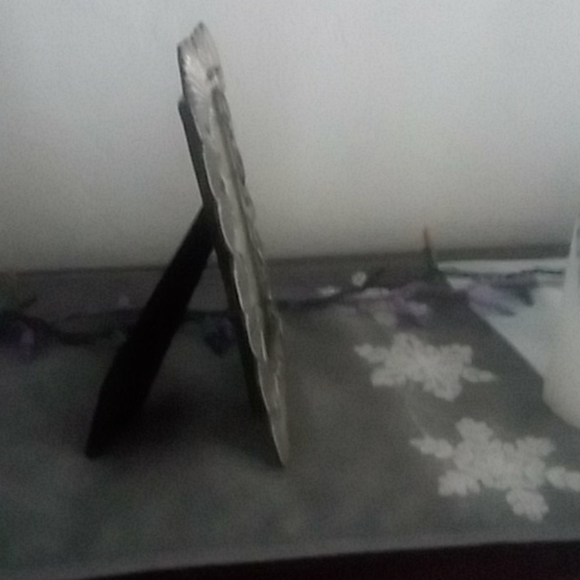 Picture frame silver metallic shells on border - Picture 2 of 4